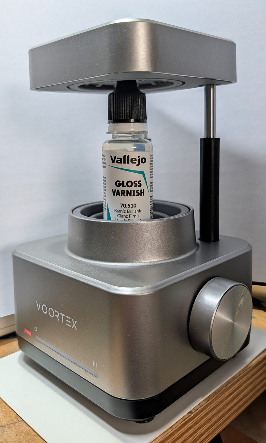 Mischen einer Farbflasche von Vallejo